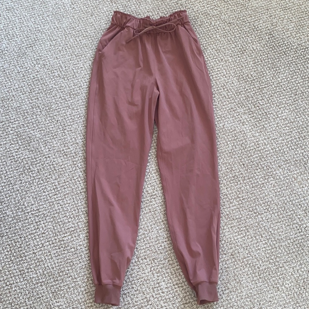 Lululemon stretch High Rise Jogger Sz 2 excellent Spiced Chai pink